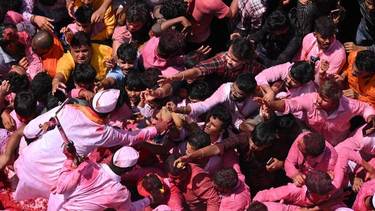 Thousands of devotees thronged the streets of Mumbai, particularly around Lalbaug, eager to catch a final glimpse of the elaborately decorated idols before they are immersed in water bodies.