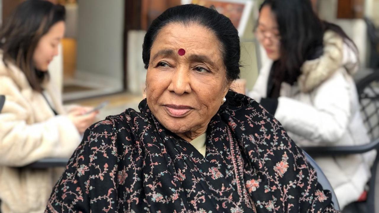 Asha Bhosle criticises women who think of childbearing as a burden: 'I raised 3 children single-handedly'