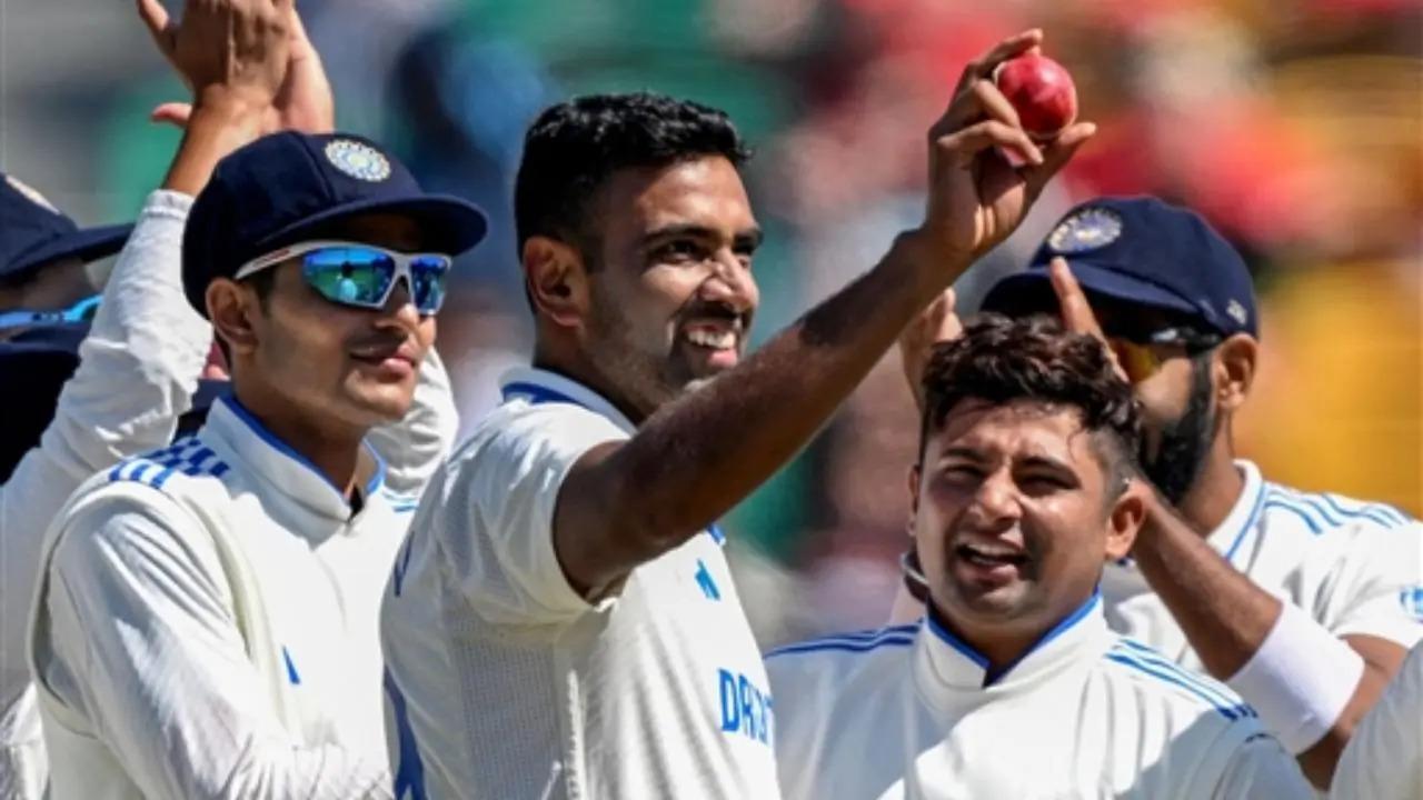 In the first matches, Ashwin claimed six wickets in the second essay and levelled the record for the most five-wicket hauls in Test cricket. With 37 fifers, the Indian star sits and shares the second spot with Australian legend Shane Warne. If he manages to register another five-wicket haul, then he will become the second player with the most fifers in Test history. Sri Lanka's Muttiah Muralitharan enjoys the top spot with 67 five-wicket hauls