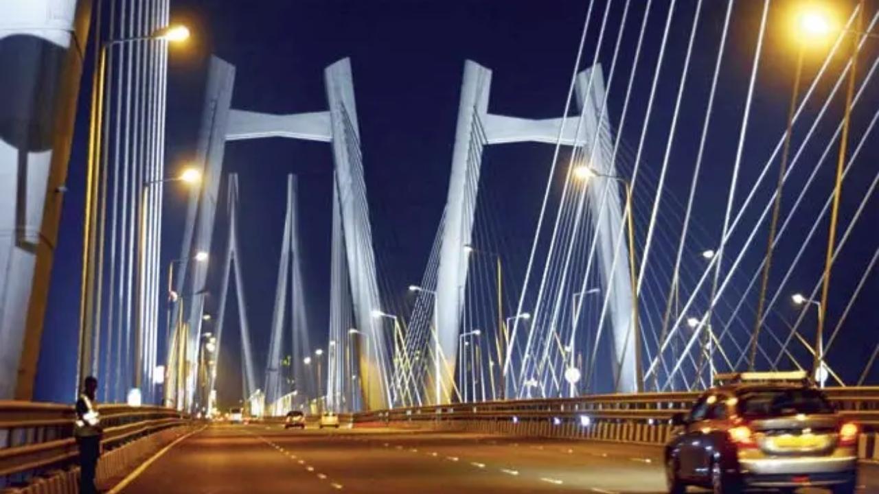 Man kills self after jumping off Bandra-Worli Sea Link in Mumbai