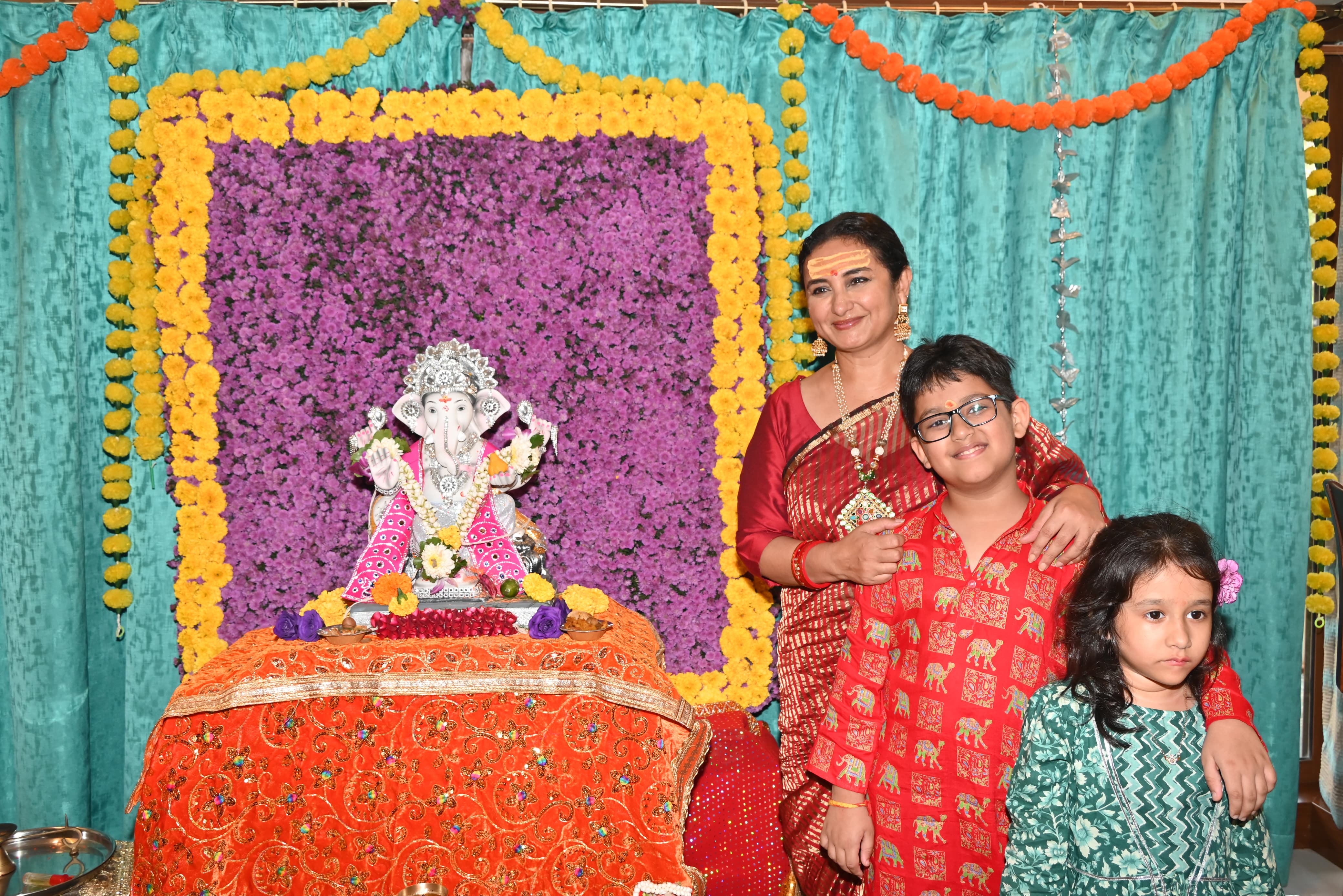 She wore traditional attire and posed with her children for the Mumbai paparazzi. 