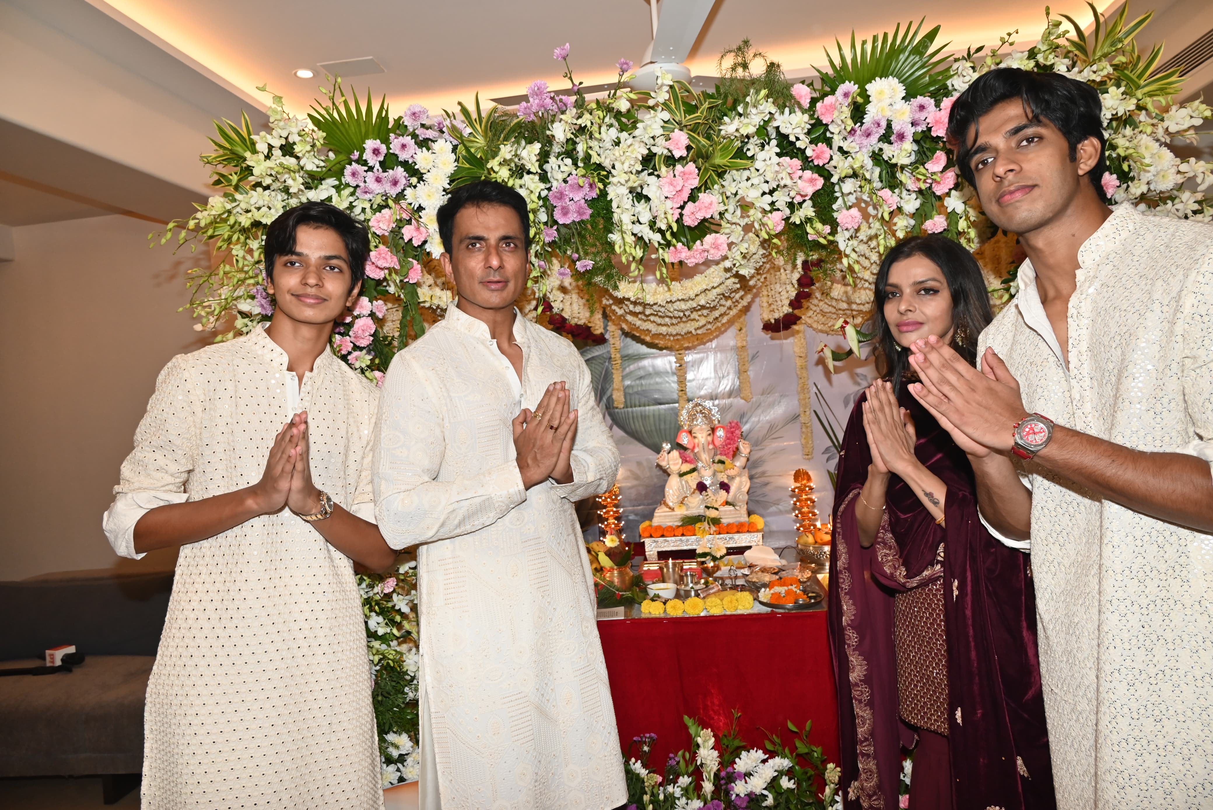  Wearing a white kurta, he posed for pictures with his family, enjoying the moment