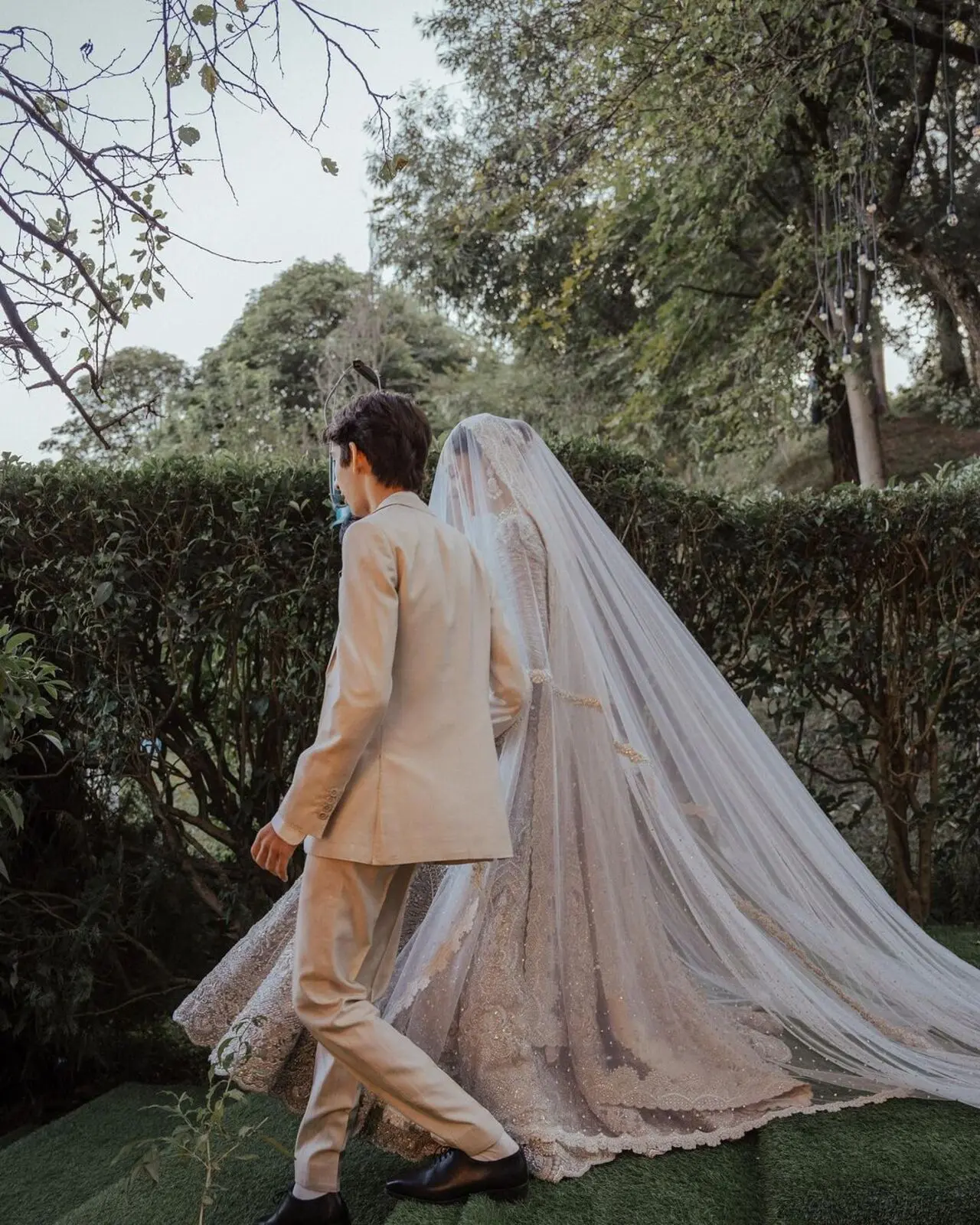 She was earlier married to Ali Askari and had a son by him in 2009. However, they separated in 2015. 