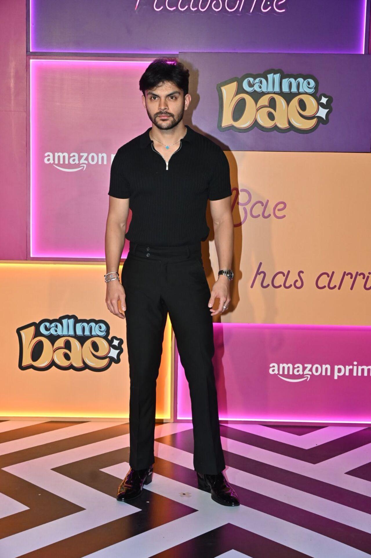 Veer Pahariya strikes a pose in an all-black outfit