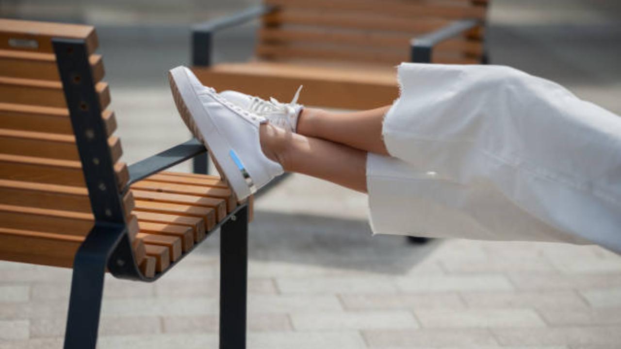Capri pants
Capri pants, a controversial Y2K trend, are making a comeback on both runways and streets. The fashion item has been sported by celebrities like Bella Hadid and Gigi Hadid.