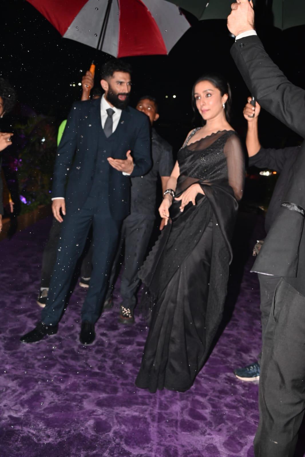 <p>Bollywood’s favourite onscreen couple Shraddha Kapoor and Aditya Roy Kapur ran into each other at an event in Mumbai. The not-so-mundane part about their impromptu reunion was that it rained while they waited to enter the venue, which is an easy reminder of their iconic monsoon scene from the film `Aashiqui 2`</p> <p>Bollywood’s favourite onscreen couple Shraddha Kapoor and Aditya Roy Kapur ran into each other at an event in Mumbai. The not-so-mundane part about their impromptu reunion was that it rained while they waited to enter the venue, which is an easy reminder of their iconic monsoon scene from the film `Aashiqui 2`</p>