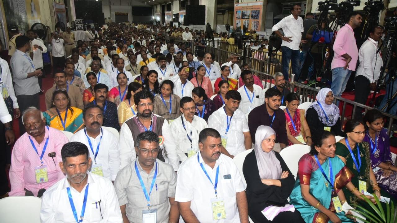 CM Shinde highlighted that the project's importance, stating that it represents a significant milestone in Mumbai's development and is crucial for making the city slum-free