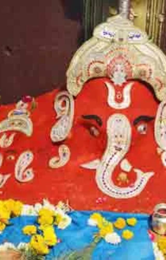 This is one of the most revered temples in Ujjain. It is believed that Lord Ganesh relieves devotees of their worries if they come here to seek blessings.