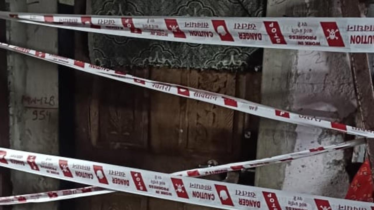 Child killed, woman injured after part of house collapses in Chembur