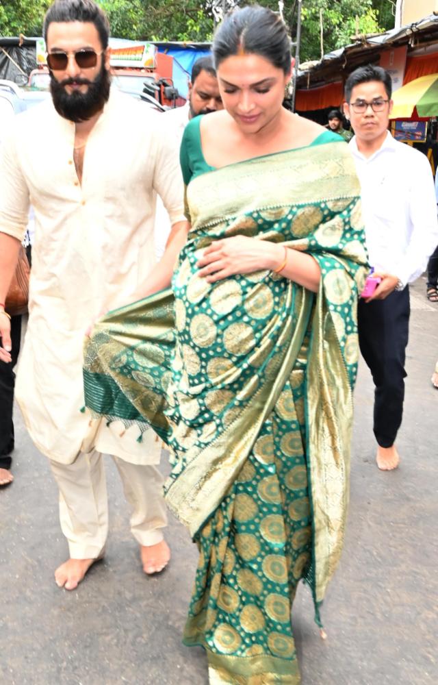 The saree had thick golden borders and round golden motifs, giving it a glamorous and rich appearance.