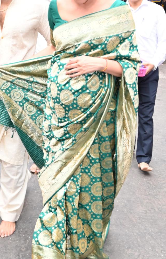 She draped the saree traditionally over her shoulders as a pallu.