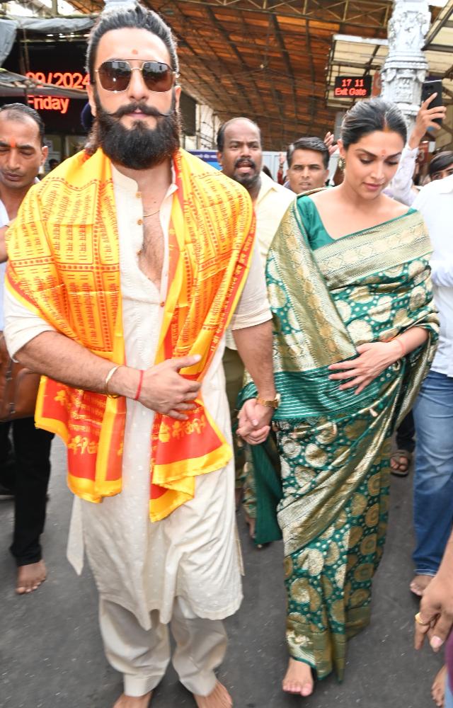 The combination of her saree, minimal accessories, and natural makeup gave her an elegant and graceful appearance.