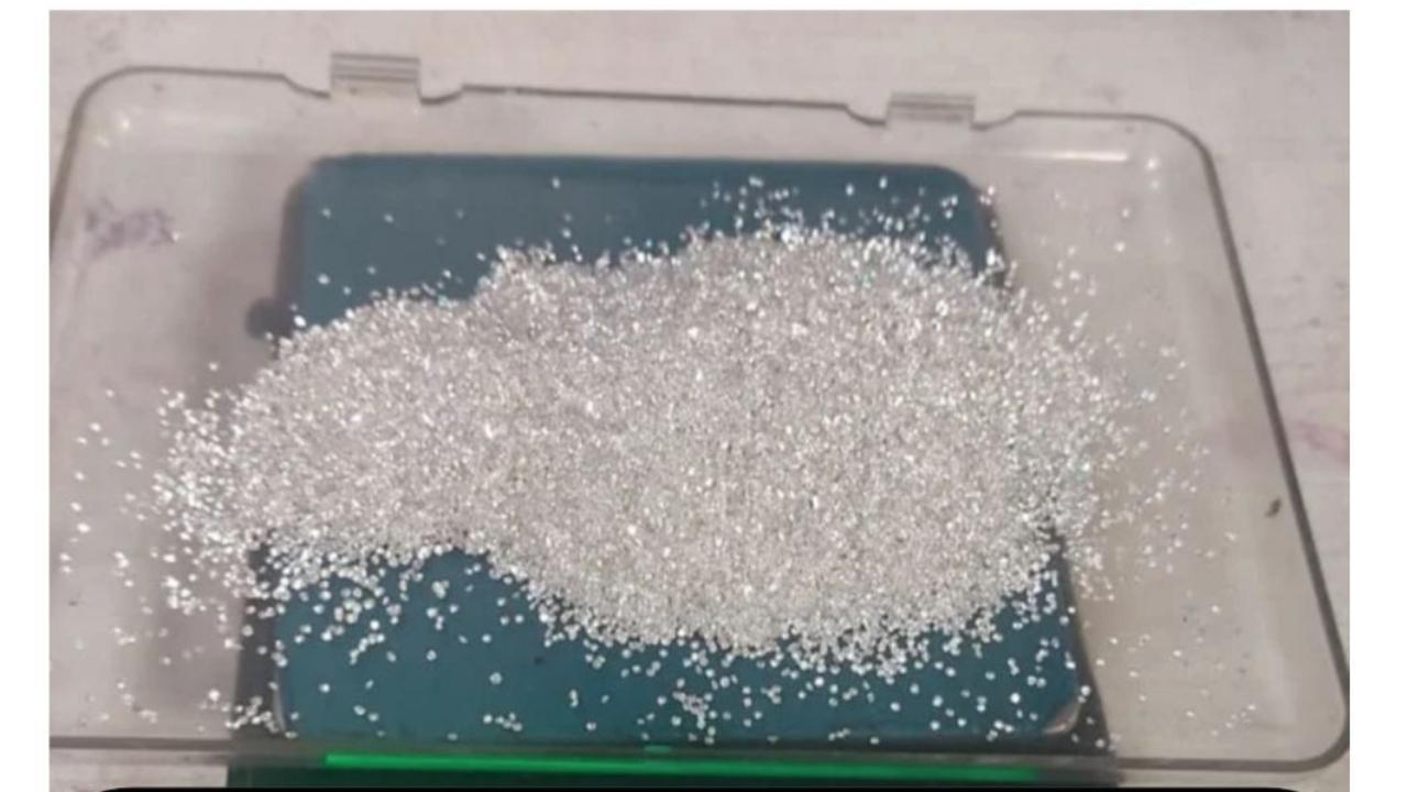 Three held by Mumbai airport authorities with smuggled gold, diamonds