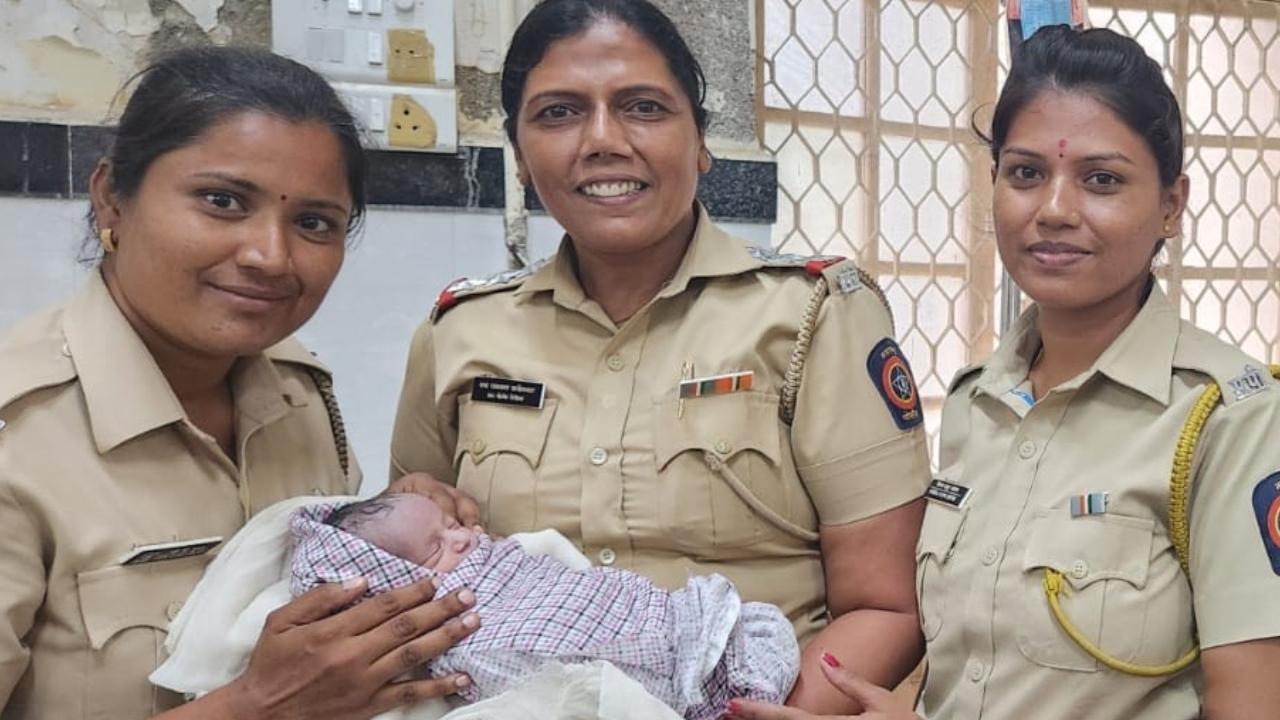 Three Mumbai Police women cops help pregnant lady deliver baby in Dongri