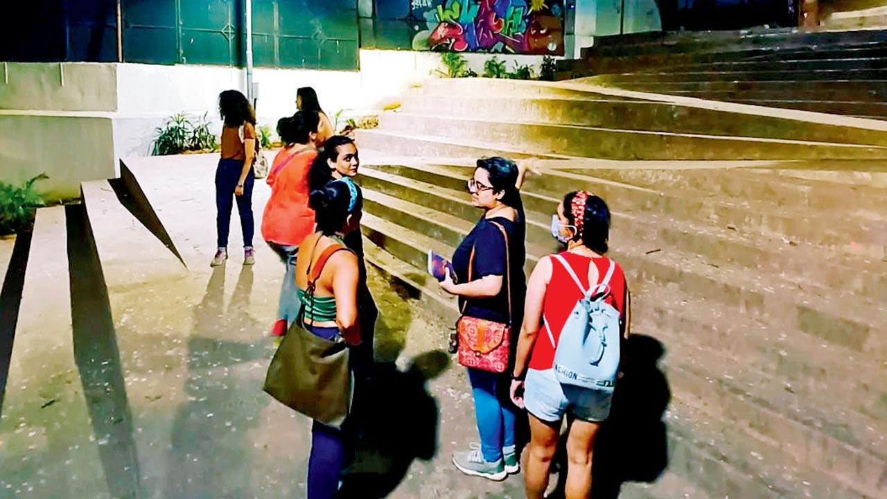 Women loiter in Bandra at midnight 