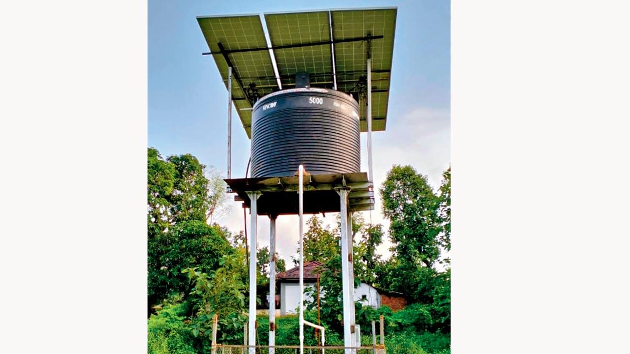 The solar water-powered water tank 