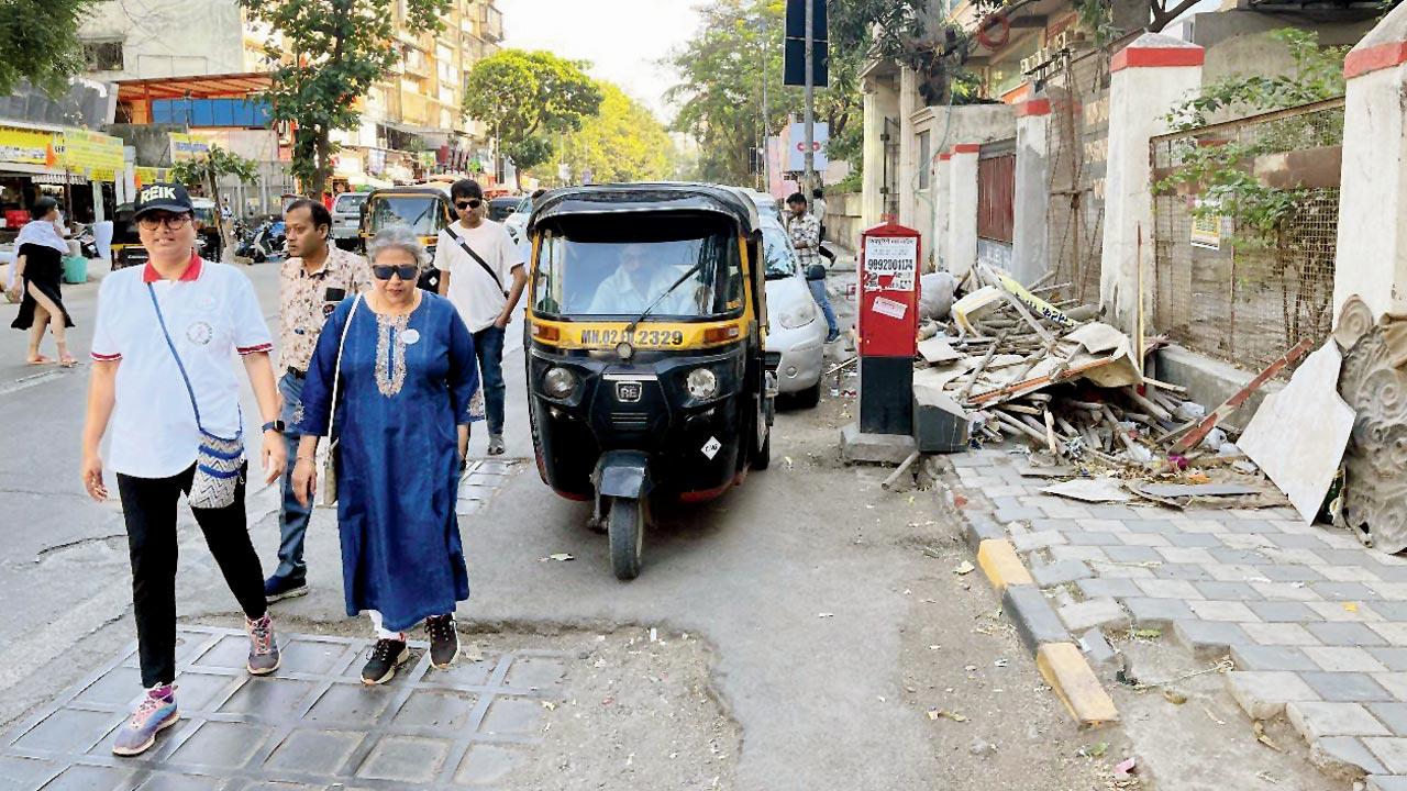 Participants at a previous walk in Andheri. Pic Courtesy/@thewalkingprojectindia