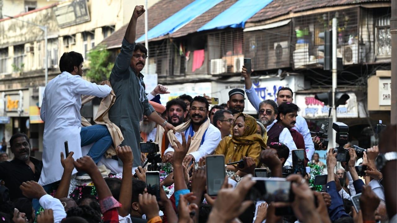 A senior Muslim scholar explained that the Juloos procession initially took place from Khilafat House in Byculla to Crawford Market decades ago, but over the years, more groups joined, expanding the event