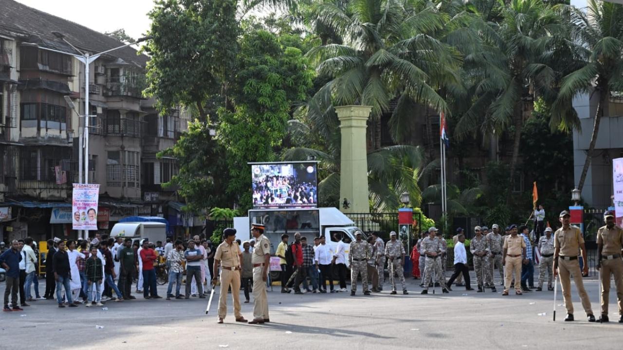 It said that the procession will pass through Khilafat House-Seth Motisha lane- Seth Motisha Junction- Bycula Railway Bridge- Khada Parsi - Bapurao Jagtap Marg - Ganesh Hari Parundekar Marg - Maulana Azad Road - Madanpura- Nagpada Junction-Don Taki -Left Turn- Maulana Shaukat Ali Road - Sir JJ Junction [Right Turn] - Ibrahim Rahimtulla Marg- Johar Chowk [ Bhendi Bazaar] - Mohd Ali Road- Chakala Junction - M R A Marg Market - Abdul Rehaman Street- Ibrahim Rahimtulla Marg -Pydhunie Police Station - Sir J J Junction - Dimtimkar road to Mastan Talav