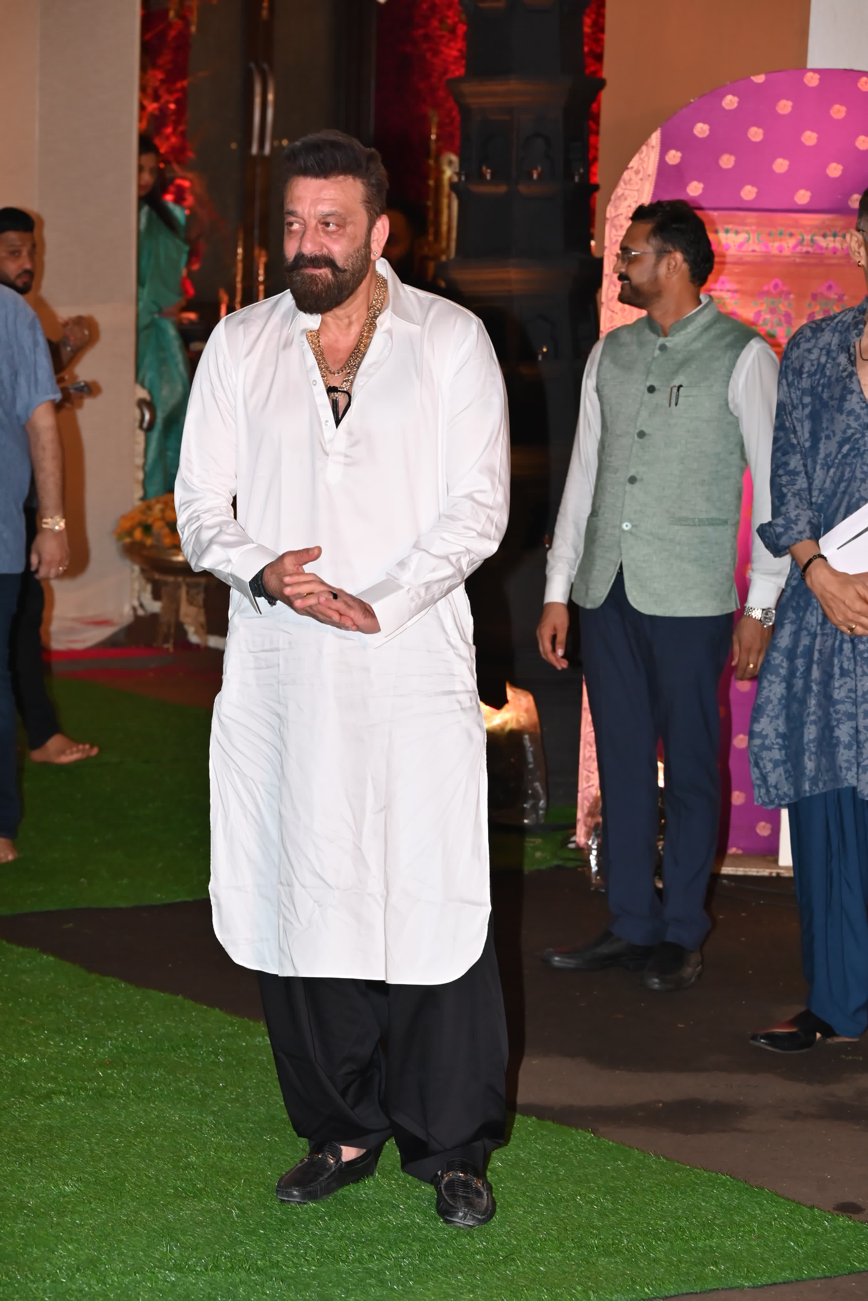Sanjay Dutt wore white kurta with black dhoti as he went to attend the grand Ganpati celebration at Eknath Shinde's residence