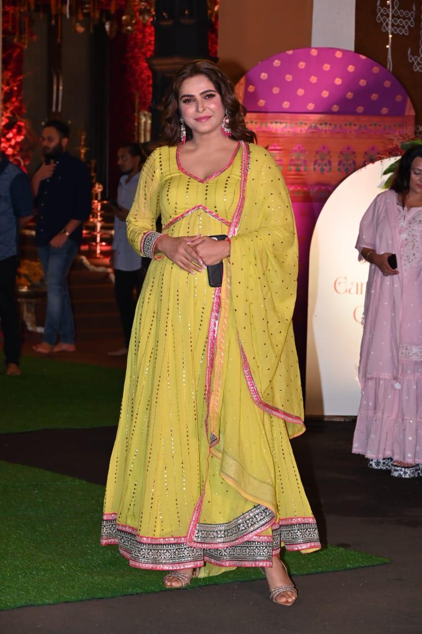 Madhurima Tulli stunned in an olive green kurta with pink embroidery