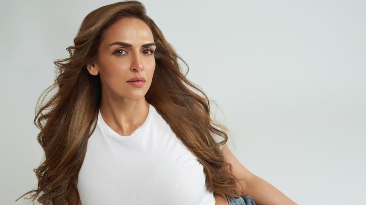 After heartbreaking split, Esha Deol warns against men with 'roving eyes'