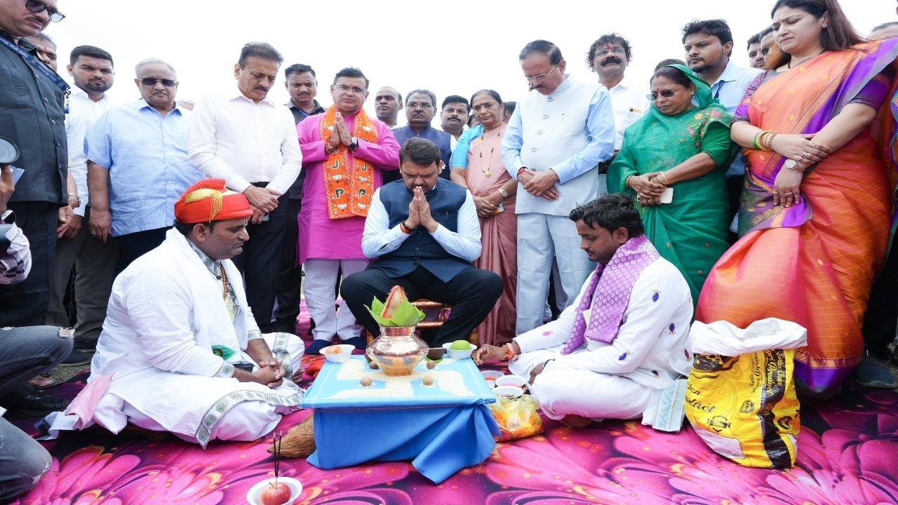IN PHOTOS: Devendra Fadnavis performs Bhoomipujan for water projects in Dhule Maharashtra Deputy CM Devendra Fadnavis conducts the Bhoomipujan of water supply works that are set to benefit 26,907 hectares of farmland in Dhule. Pic/X