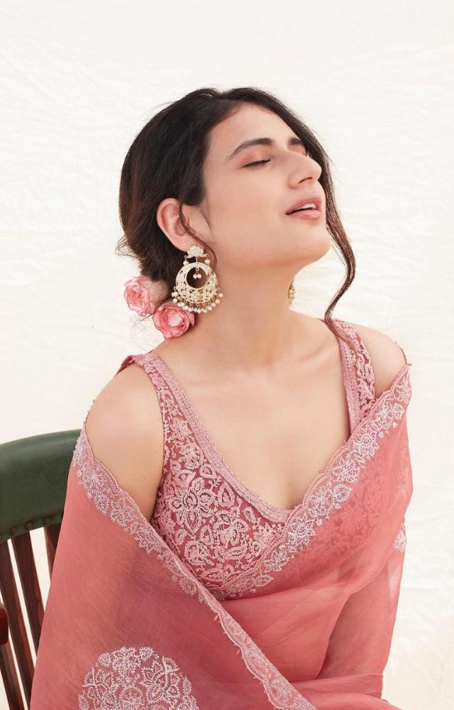 In this enthralling look, Shaikh exudes elegance in a mesmerizing pink ensemble. She is seen draped in a transparent pink dupatta that adds a dreamy quality