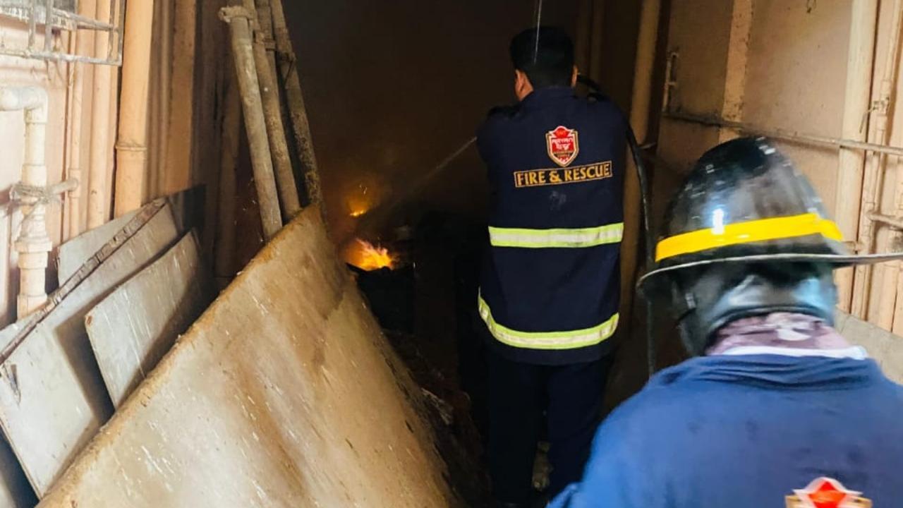 Fire breaks out at housing complex in Thane, no one injured
