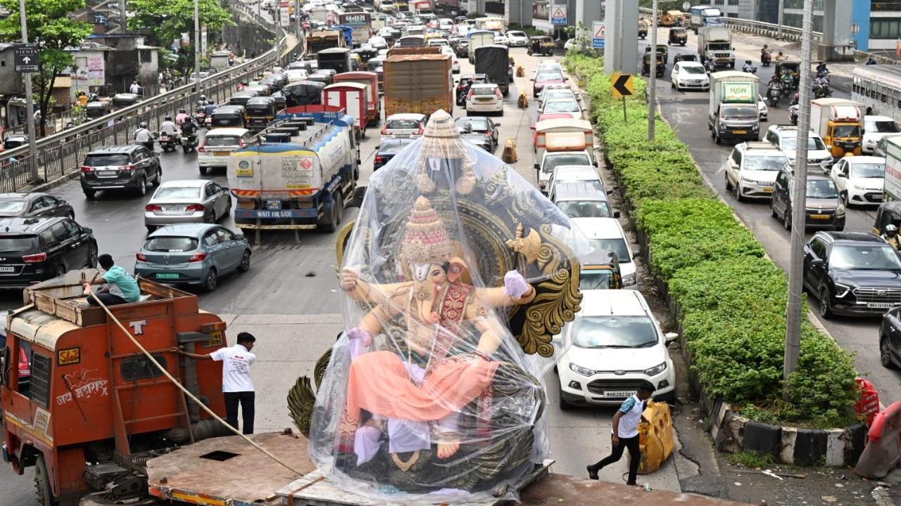 In Photos: Bappa blesses commuters on Mumbai`s busy Western Express Highway
