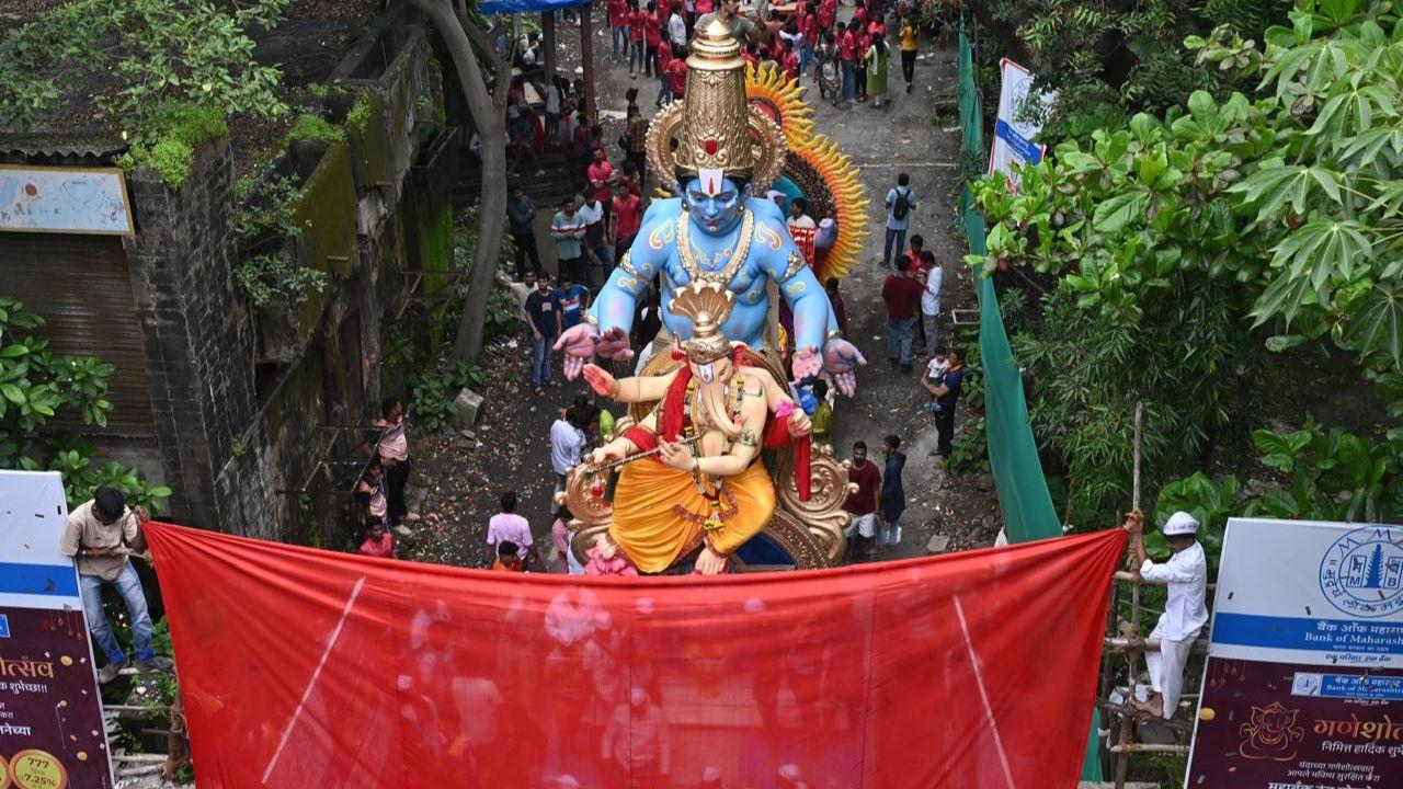 The grand processions reflect the festival's message of unity, bringing together people from diverse backgrounds to celebrate their shared cultural heritage.