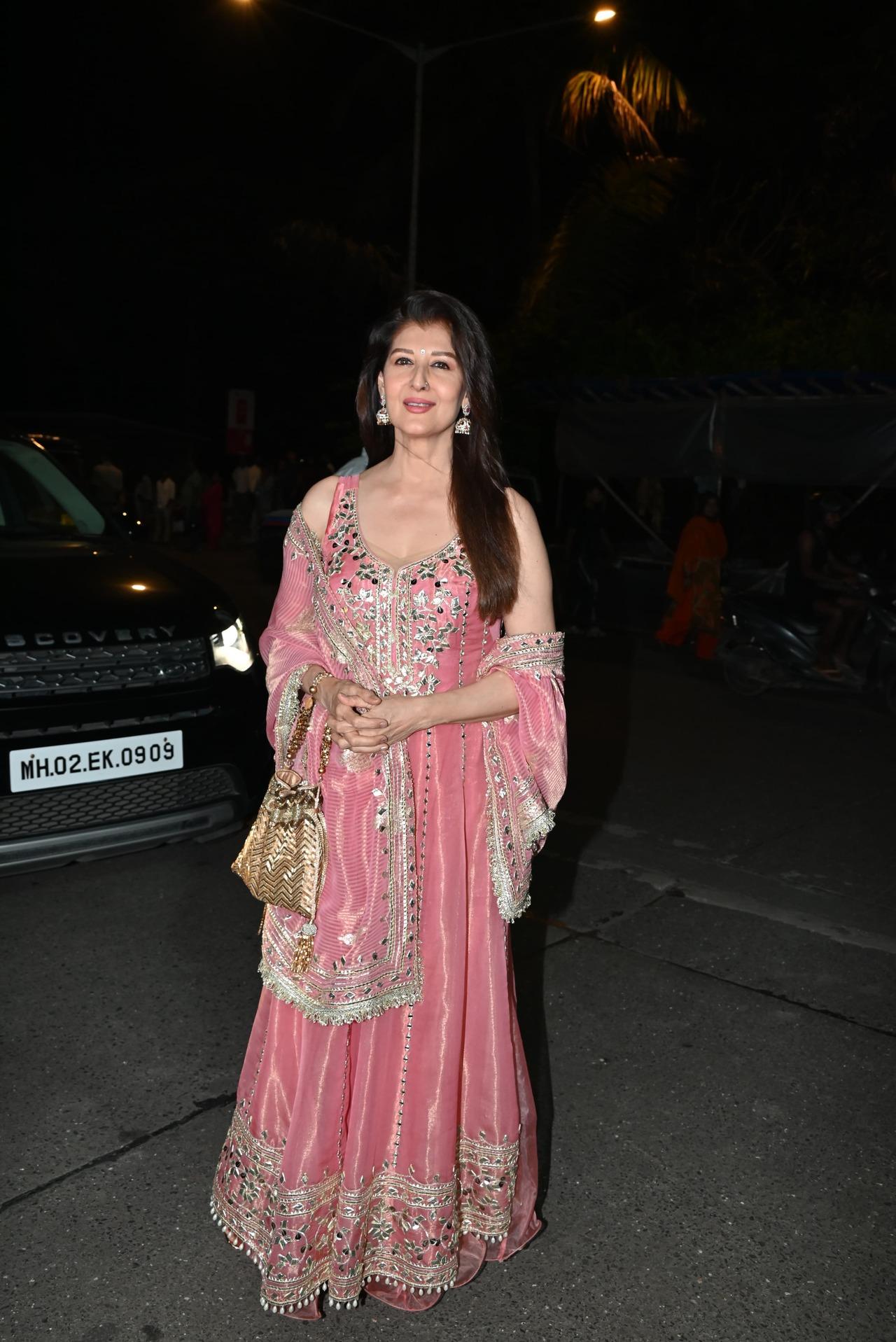 Sangeeta Bijlani looked stunning in baby pink lehenga for the visarjan ceremony at the Khan household
