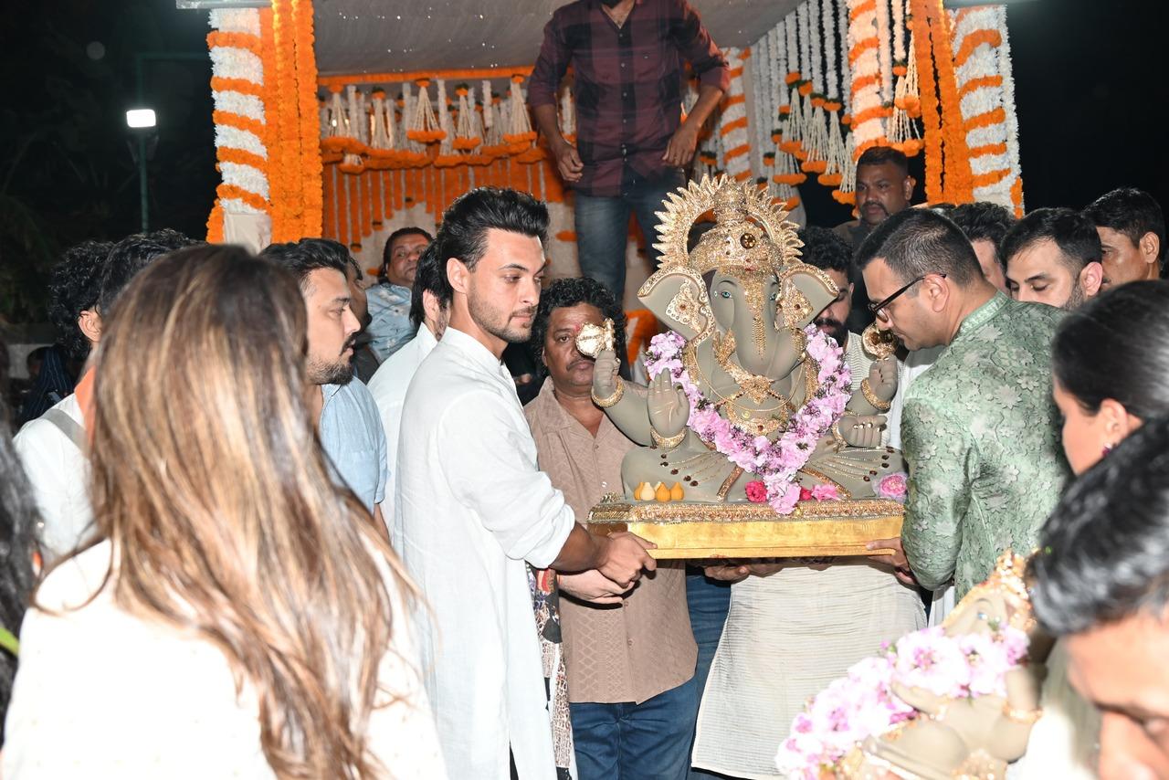 Aayush Sharma along with others carry their Ganpati to the visarjan site
