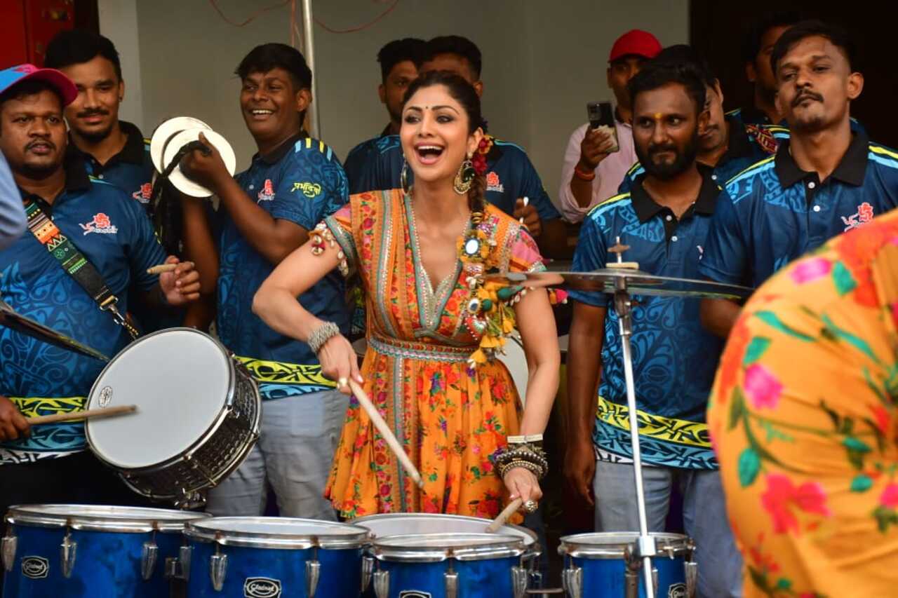 Ganesh Chaturthi 2024 Shilpa Shetty and Salman Khan conduct murti visarjan