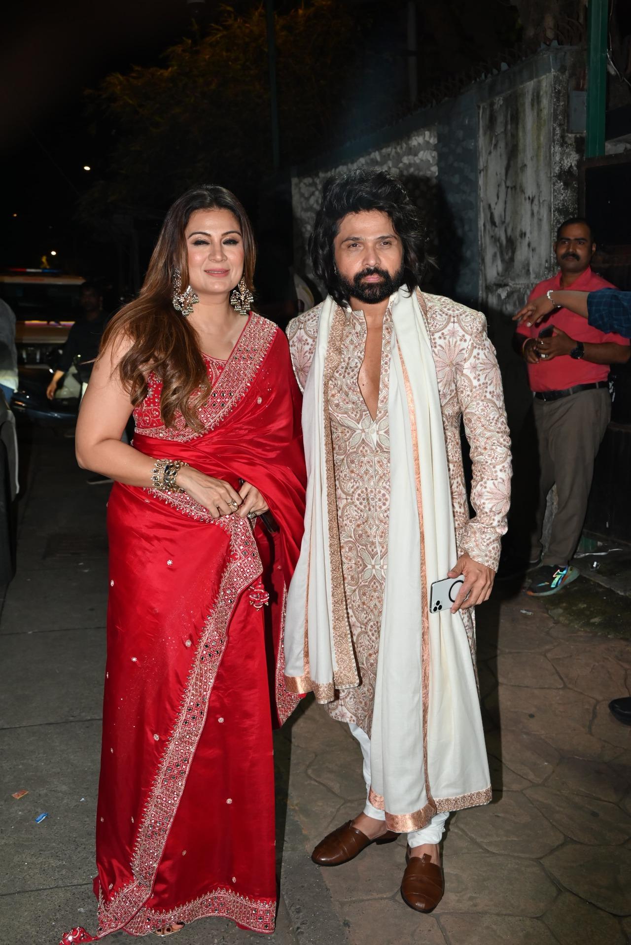 Singer Himesh Reshammiya with his wife at the Khan-Sharma ganesh visarjan