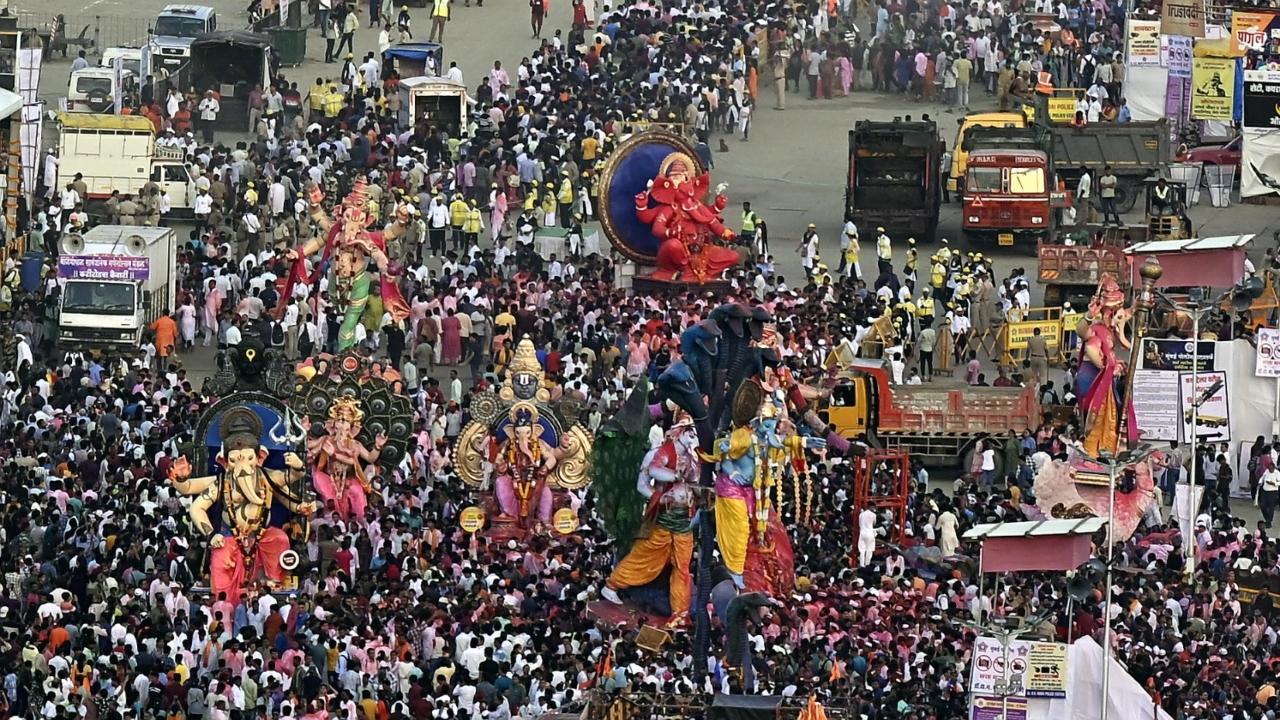 More than 2,500 Mumbai Traffic Police officials will deputed in city smooth movement of vehicles across the city during immersion processions