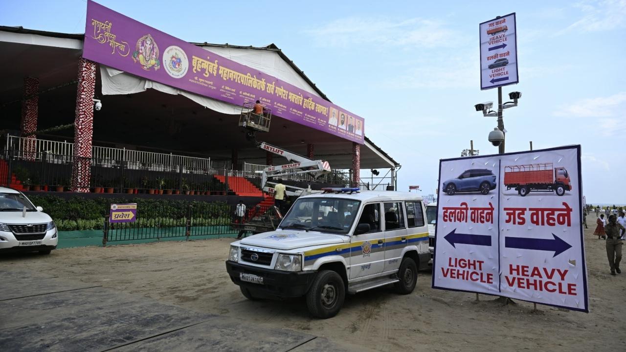 In view of the possible traffic snarls, as faithful throng roads in large numbers to witness the immersion processions, the city police will create a 'green corridor' for seamless movement of vehicles and connectivity between eastern and western suburbs, he said