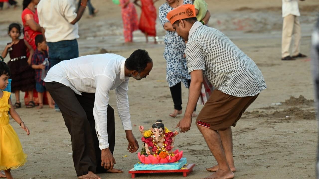 Among the 843 idols those were immersed on Sunday till 3 pm include 21 sarvjanik (public) idols, 820 Gharguti (Household) idols and 2 Hartalika Idols. Out of these, 357 idols were immersed into artificial lakes, ensuring an environmentally-friendly option, the officials said