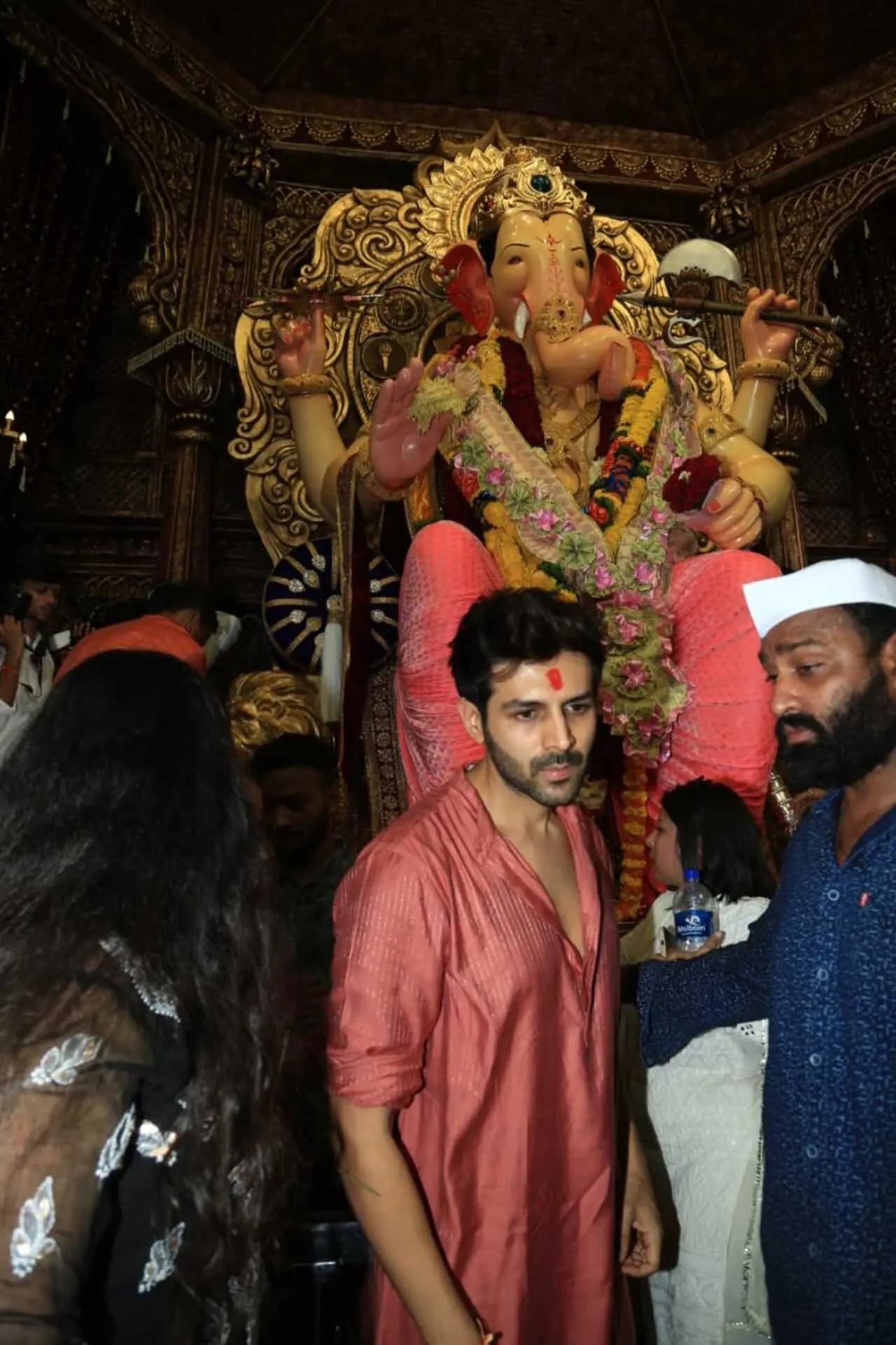 Kartik Aaryan began Ganesh Chaturthi in 2023 with a visit to Lalbaugcha Raja