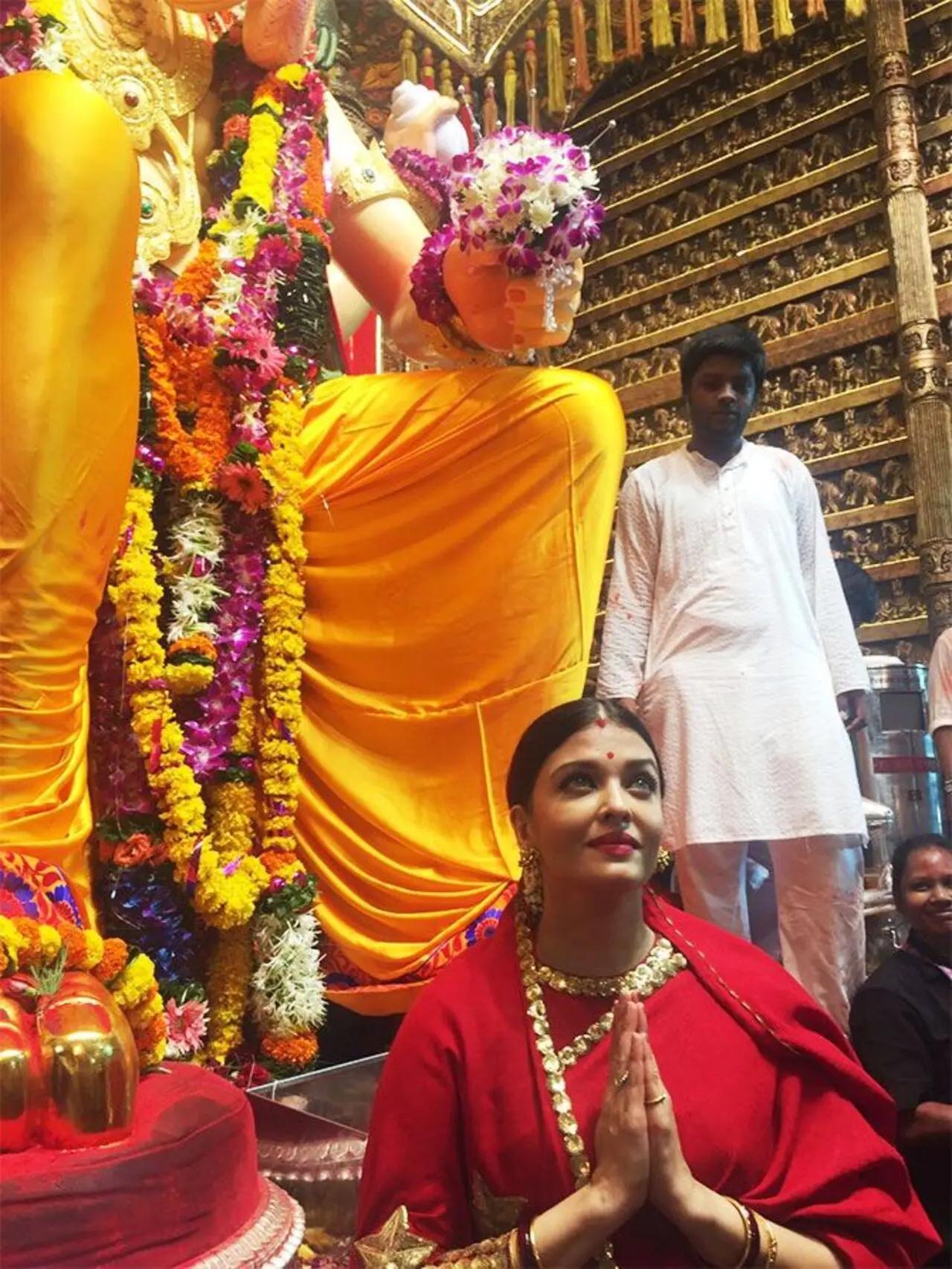 Aishwarya Rai Bachchan is a regular visitor of Lalbaugcha Raja, just like Amitabh Bachchan and Abhishek Bachchan