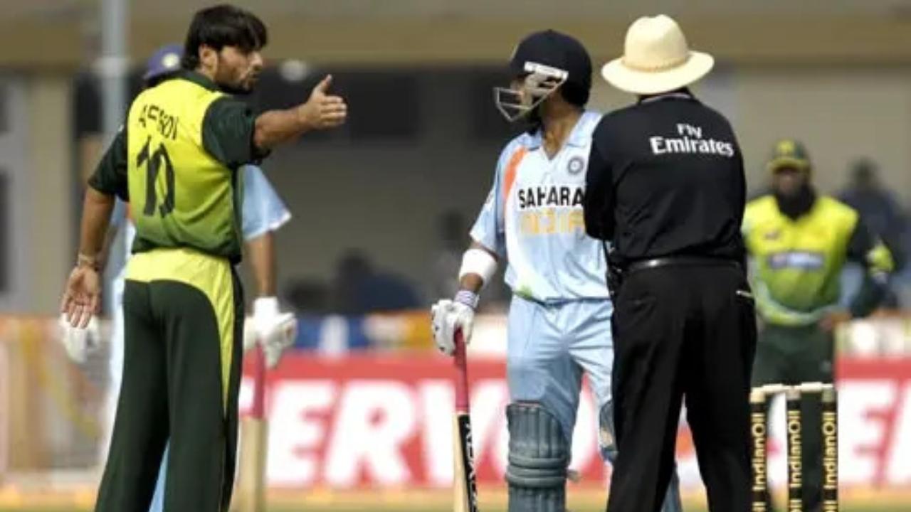 Batting first Team India's Gautam Gambhir stood tall and smashed 75 runs off 54 deliveries. His knock was laced with 8 fours and 2 sixes