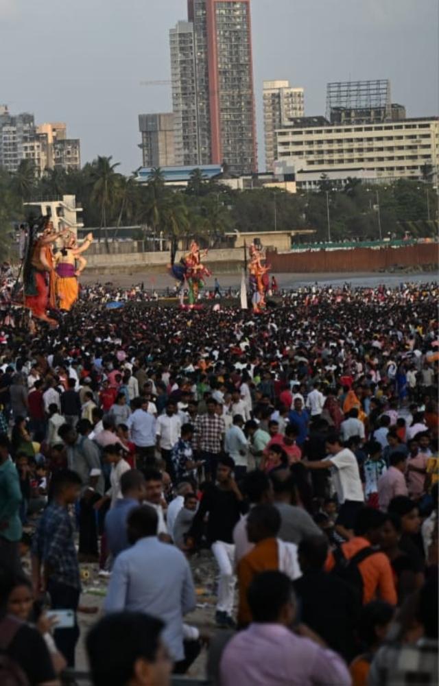 Sea of devotees for Ganesh Visarjan