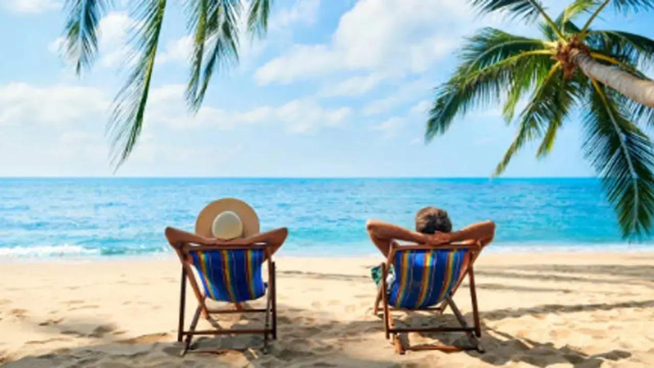 Goa, Dil Chahta Hai
This was the movie that made ‘Goa trip with friends’ popular. It features Goa’s expansive beaches and tree-lined lanes. If you are looking to go on a trip with friends, this might be the place!