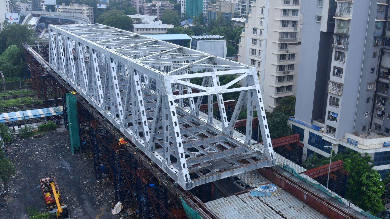 Mumbai: BMC relocates iron beam on Gokhale Bridge's southern side