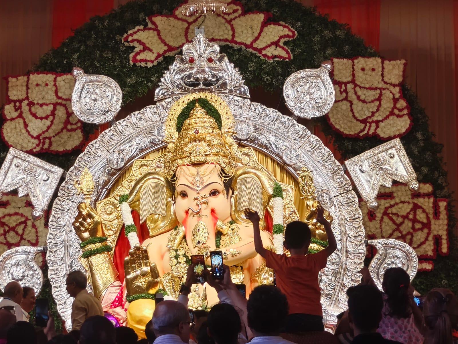 GSB or the Gowd Saraswat Brahaman Seva Mandal had installed an idol of Lord Ganesha with 69kg of gold and 336 kg of silver last year
