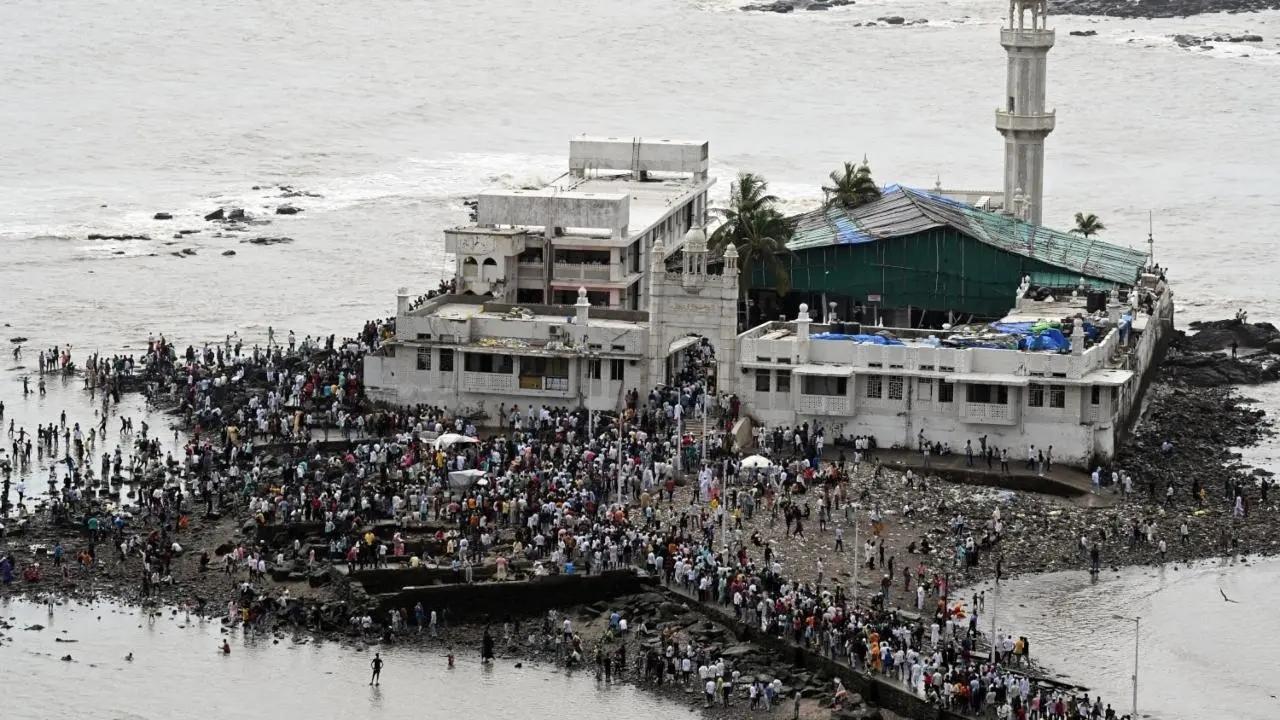 Haji Ali Dargah gets bomb threat call, police launch investigations
