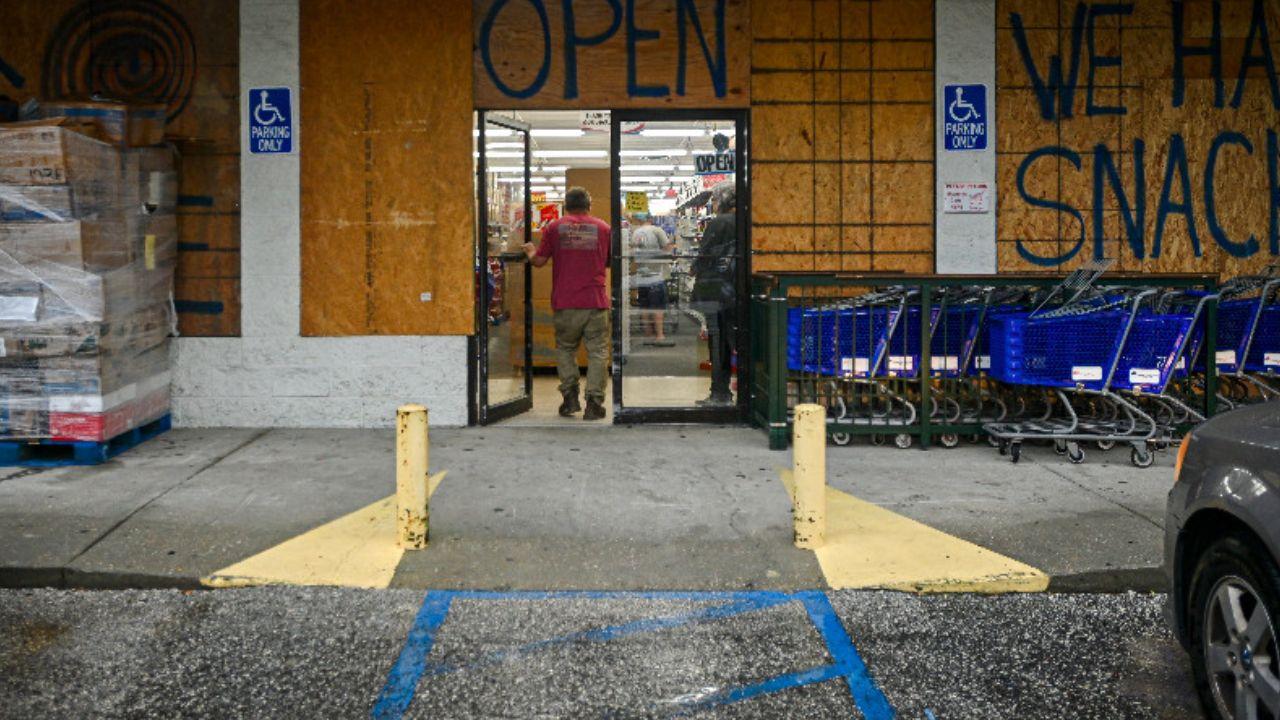 Helene’s impact will be felt far beyond Florida, with areas in southern Georgia and inland regions as far as 160 km north of the Georgia-Florida border also expected to experience hurricane conditions. Schools and universities in Georgia have cancelled classes, and curfews have been imposed in some cities.