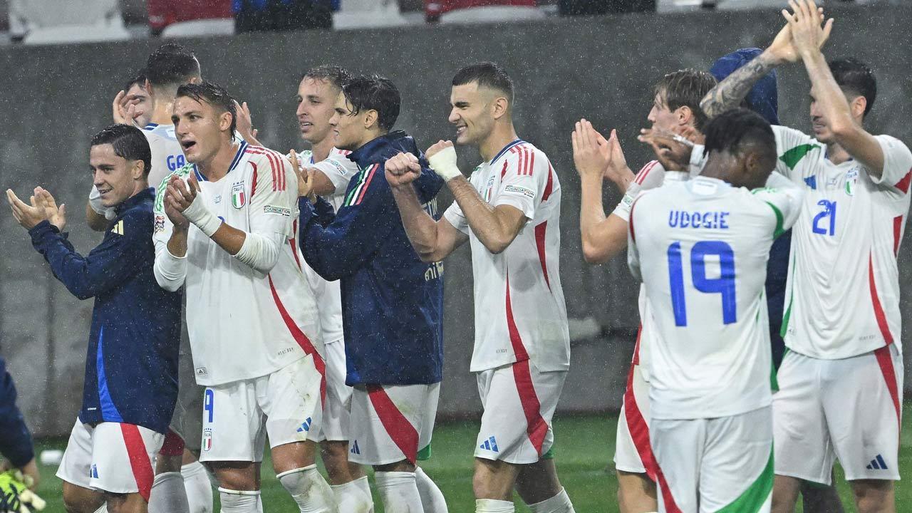 Italy fans turn their backs to Israel anthem