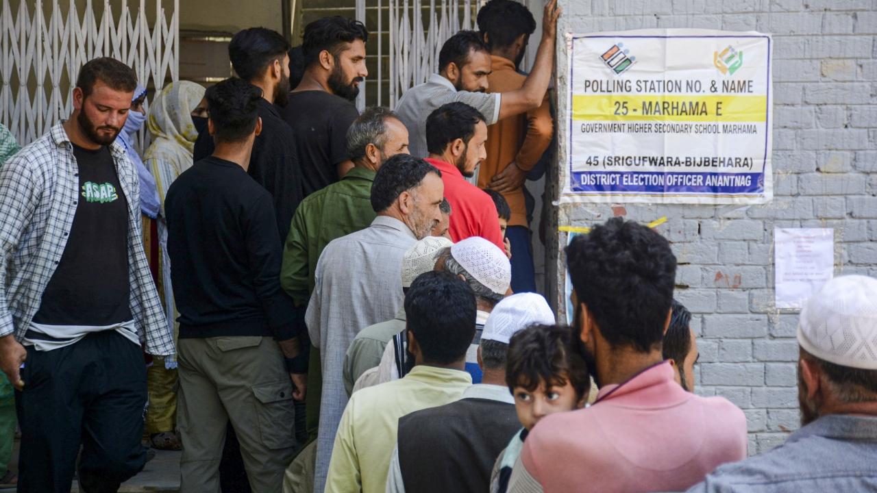 Security forces fanned out to ensure that there was no trouble. The day was largely without incident except for reports of clashes between political workers in some areas of Bijbehara and D H Pora