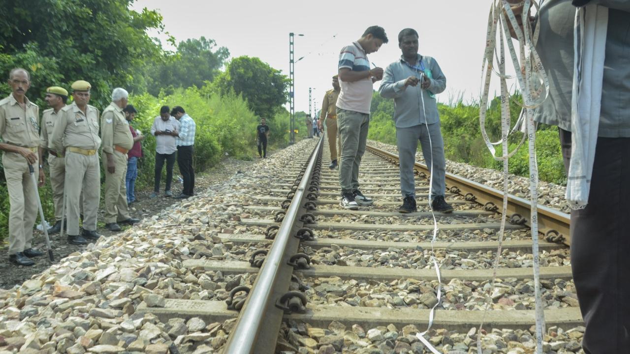 Kalindi Express hits LPG cylinder placed on track; agencies begin probe